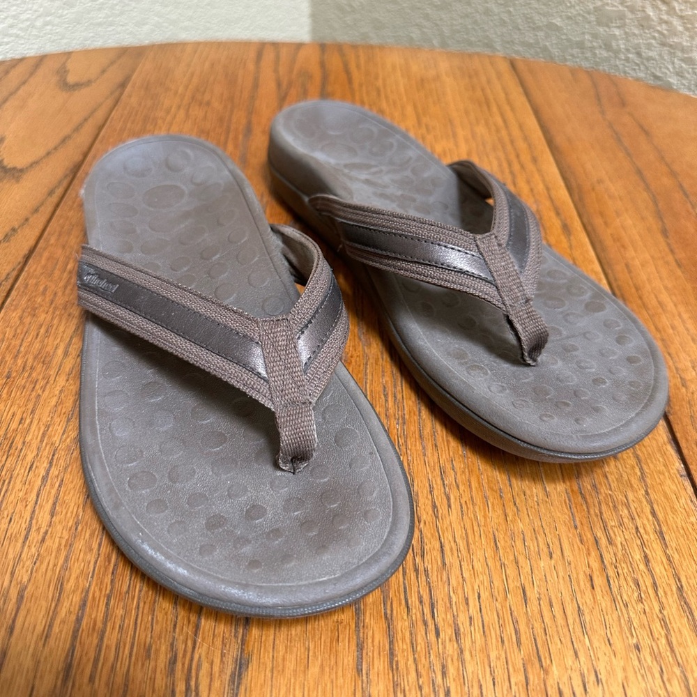 Orhtoheel brown flip-flop sandals - Picture 2 of 10
